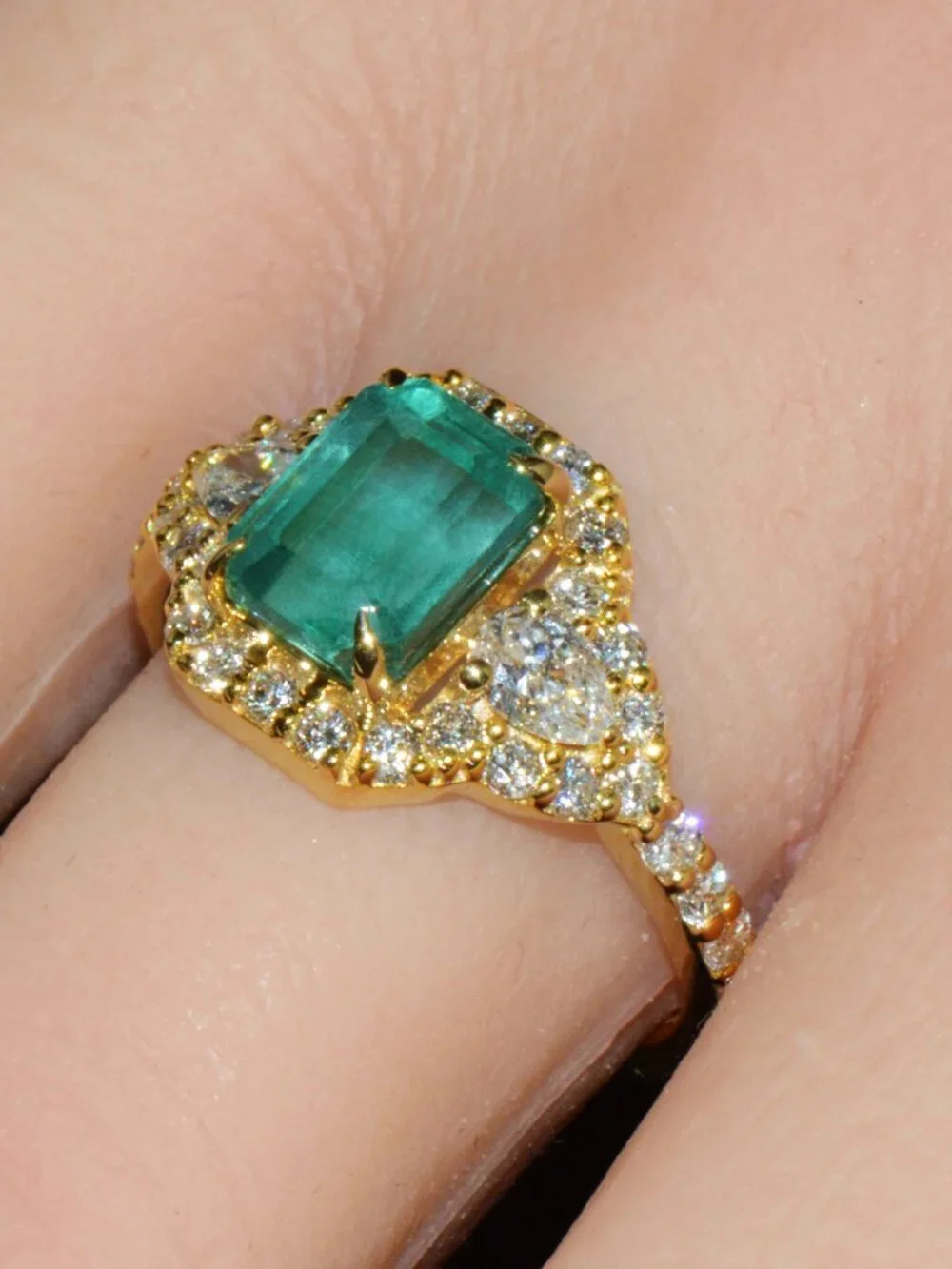 Certified Natural 2.82CTS Emerald Diamond Solid 18K Yellow Gold Halo Ring